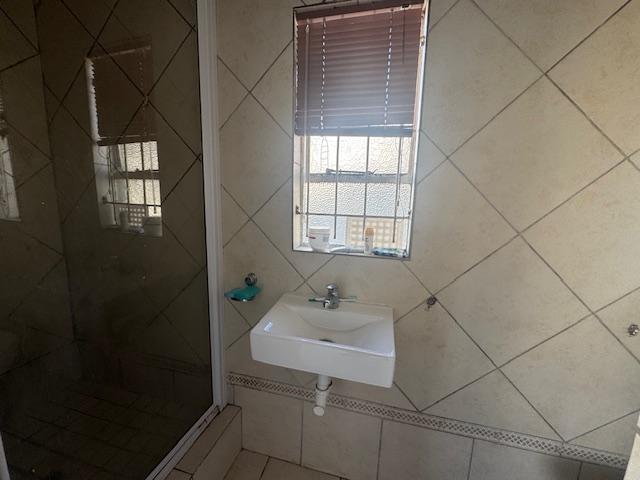 To Let 3 Bedroom Property for Rent in Bothasig Western Cape